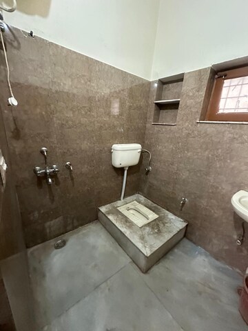 Bathroom in 1.5 BHK Independent House at Gms Road – for Rent