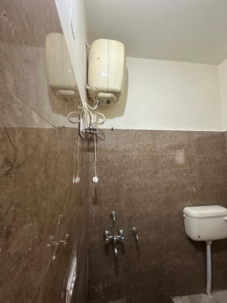 Bathroom, gms road 1.5 Bedroom 800 Sq.Ft. Independent House In Gms Road Dehradun 8359958