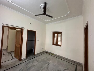Room in 1.5 BHK Independent House at Gms Road – for Rent
