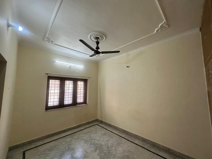 Room, gms road 1.5 Bedroom 800 Sq.Ft. Independent House In Gms Road Dehradun 8359958