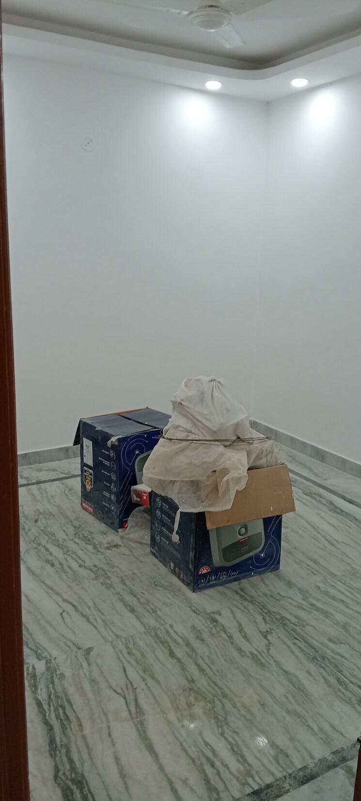  Parking, govindpuri 3 Bedroom 910 Sq.Ft. Builder Floor In Govindpuri Delhi 8359969