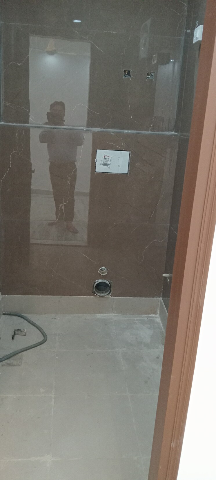 Bathroom, govindpuri 3 Bedroom 910 Sq.Ft. Builder Floor In Govindpuri Delhi 8359969