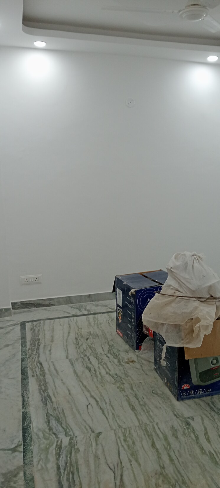  Parking, govindpuri 3 Bedroom 910 Sq.Ft. Builder Floor In Govindpuri Delhi 8359969