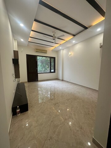 Room in 3 BHK Builder Floor at Ansal Sushant Lok I, Sector 43 – for Rent