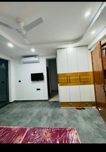 Room in 3 BHK Builder Floor at Sector 27 – for Rent