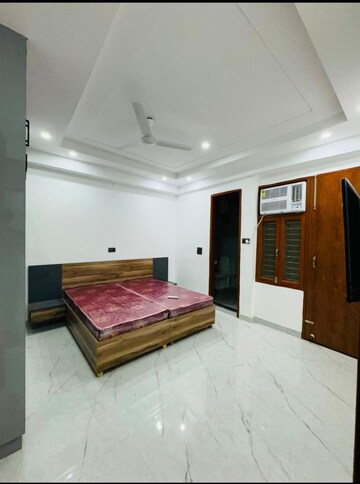 Bedroom in 3 BHK Builder Floor at Sector 27 – for Rent