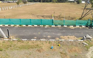 Plot For Rent in Jankipuram Extension