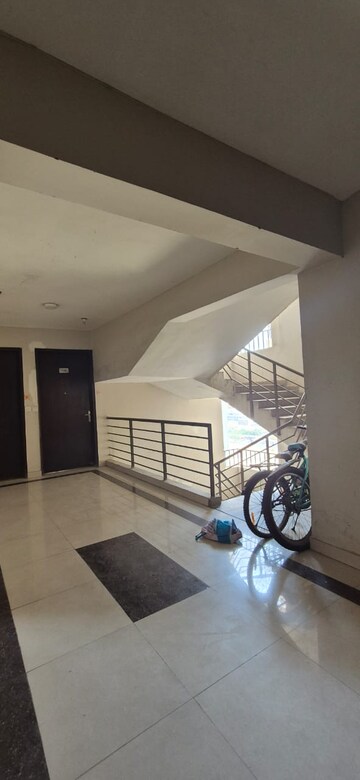 Parking in 2 BHK Apartment at Faizabad Road – for Rent