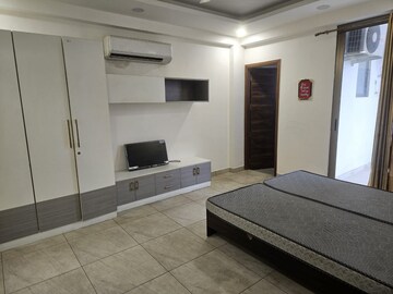 Room in 3 BHK Builder Floor at RWA Apartments Sector 50, Sector 50 – for Rent