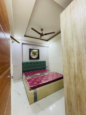 Room in 3 BHK Apartment at Raja Park – for Rent
