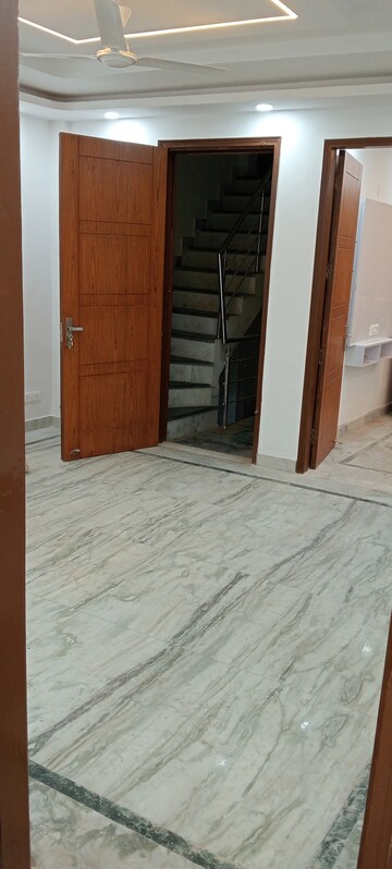 Room in 2 BHK Builder Floor at Govindpuri – for Rent