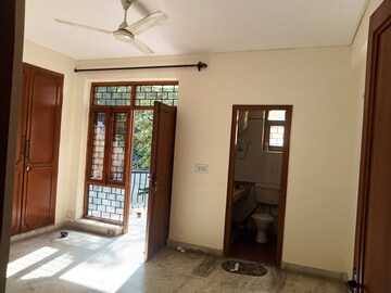 Room in 3.5 BHK Apartment at Ardee City The Residency, Sector 52 – for Rent