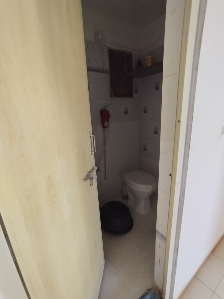 Bathroom, ghatlodia 2 Bedroom 130 Sq.Yd. Apartment In Ghatlodia Ahmedabad 8360136