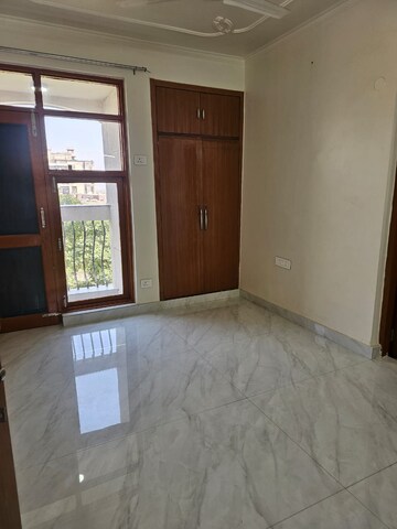 Room in 3 BHK Apartment at Sector 23 Dwarka – for Rent