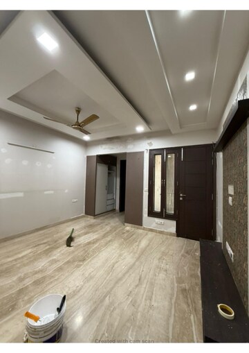 Room in 4 BHK Builder Floor at Vasant Kunj – for Rent