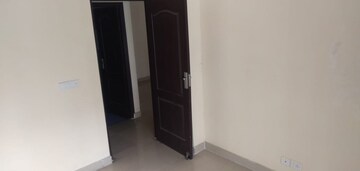 Furnished Amenities in 2.5 BHK Apartment at Aims Golf City, Sector 75 – for Sale