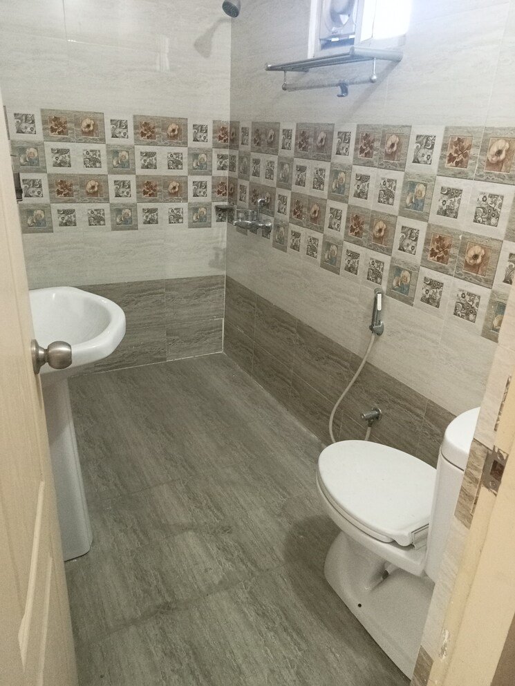 Bathroom, goel-heights 2 Bedroom 1200 Sq.Ft. Apartment In Faizabad Road Lucknow 8360400