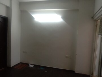 Room in 2 BHK Apartment at Aims Golf City, Sector 75 – for Sale