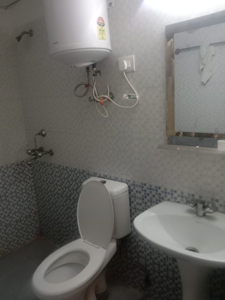 Bathroom, aims-golf-city 2 Bedroom 950 Sq.Ft. Apartment In Sector 75 Noida 8360391
