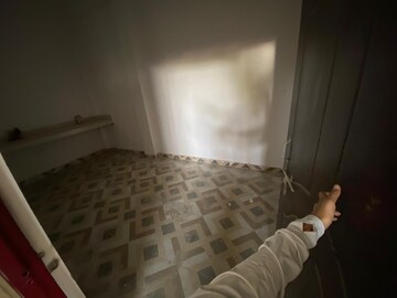 Bathroom in 6 BHK Villa at Gomti Nagar – for Rent