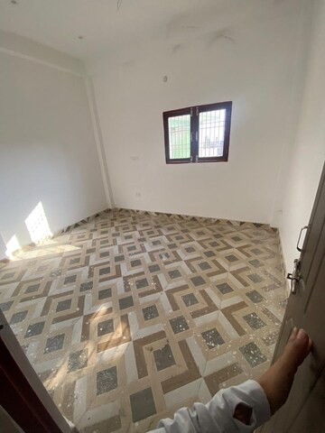 Bedroom in 6 BHK Villa at Gomti Nagar – for Rent