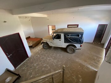 Parking in 6 BHK Villa at Gomti Nagar – for Rent