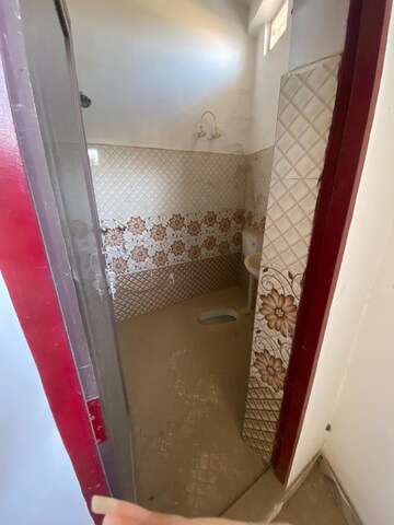 Bathroom in 6 BHK Villa at Gomti Nagar – for Rent