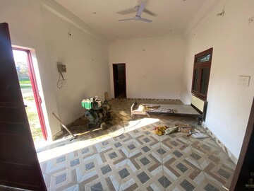 Master Bedroom in 6 BHK Villa at Gomti Nagar – for Rent