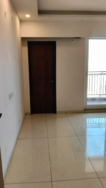 Room in 4 BHK Apartment at Rishita Manhattan, Gomti Nagar – for Rent