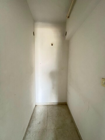 Room in 1.5 BHK Apartment at Lodha Palava City Lakeshore Greens, Dombivli East – for Rent