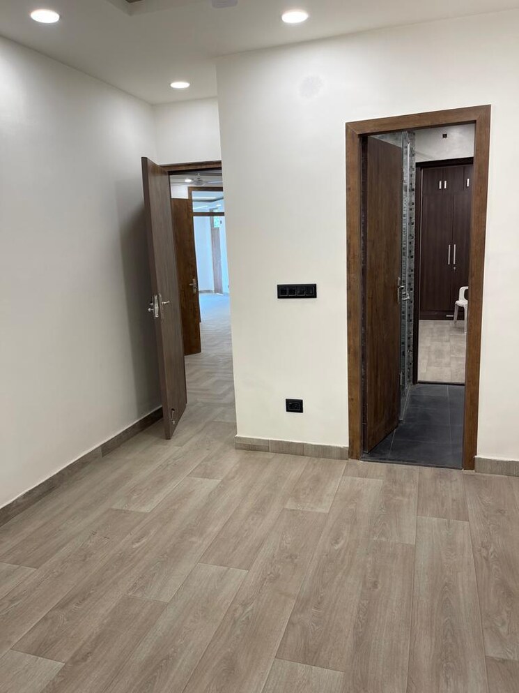 Room, lajpat nagar iii 3 Bedroom 165 Sq.Yd. Builder Floor In Lajpat Nagar Iii Delhi 8360577