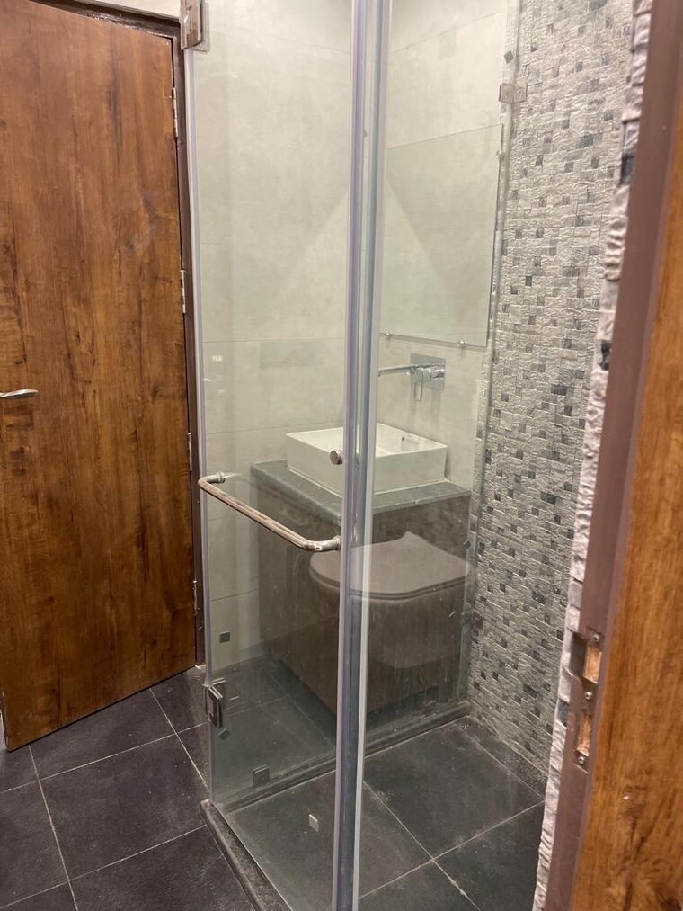 Bathroom, lajpat nagar iii 3 Bedroom 165 Sq.Yd. Builder Floor In Lajpat Nagar Iii Delhi 8360577