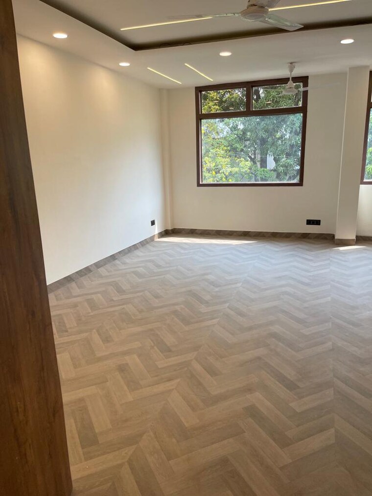 Room, lajpat nagar iii 3 Bedroom 165 Sq.Yd. Builder Floor In Lajpat Nagar Iii Delhi 8360577