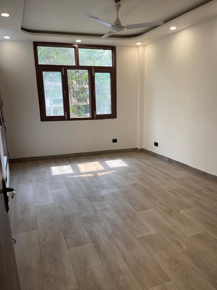 Room, lajpat nagar iii 3 Bedroom 165 Sq.Yd. Builder Floor In Lajpat Nagar Iii Delhi 8360577