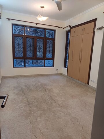 Room in 3 BHK Builder Floor at Pamposh Enclave – for Rent