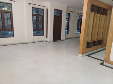 Room in 3 BHK Builder Floor at Pamposh Enclave – for Rent