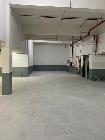 Parking in  Showroom at Andheri East – for Rent