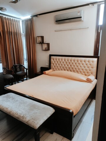 Master Bedroom in 2 BHK Builder Floor at Chittaranjan Park – for Rent