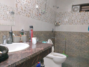 Swimming Pool in 2 BHK Builder Floor at Ansal Sushant Lok I, Sector 43 – for Rent