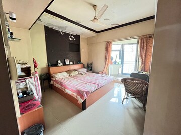 Bedroom in 3 BHK Apartment at Bandra West – for Rent