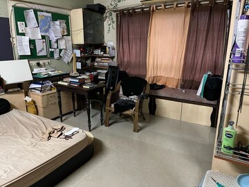 Team Area in 3 BHK Apartment at Bandra West – for Rent