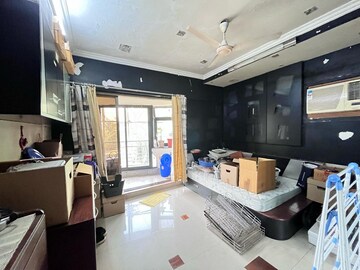 Team Area in 3 BHK Apartment at Bandra West – for Rent