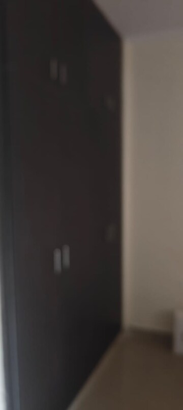 Furnished Amenities in 3.5 BHK Apartment at Aims Golf City, Sector 75 – for Rent