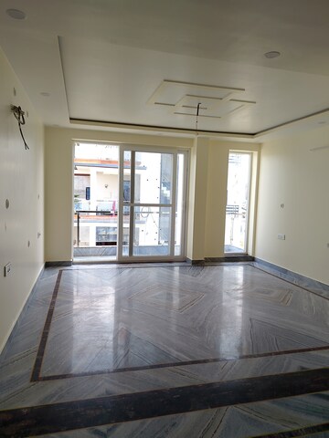Room in 2 BHK Independent House at Gomti Nagar – for Rent