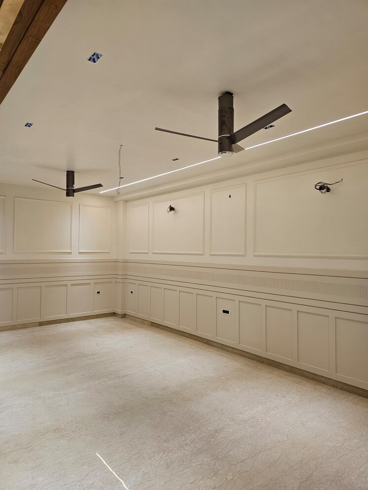 Room, ram vihar 3 Bedroom 175 Sq.Yd. Builder Floor In Ram Vihar Delhi 8360884