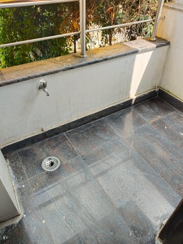 Balcony in 1 BHK Builder Floor at Ansal Sushant Lok I, Sector 43 – for Rent