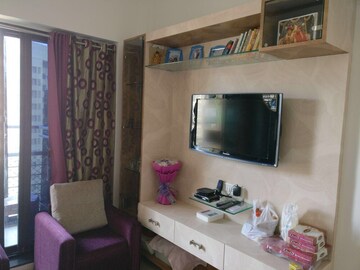 Furnished Amenities in 1 BHK Apartment at K Raheja Heights, Malad East – for Rent