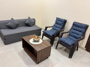 Living Room in 1.5 BHK Apartment at DLF Garden Villas, Sector 43 – for Rent