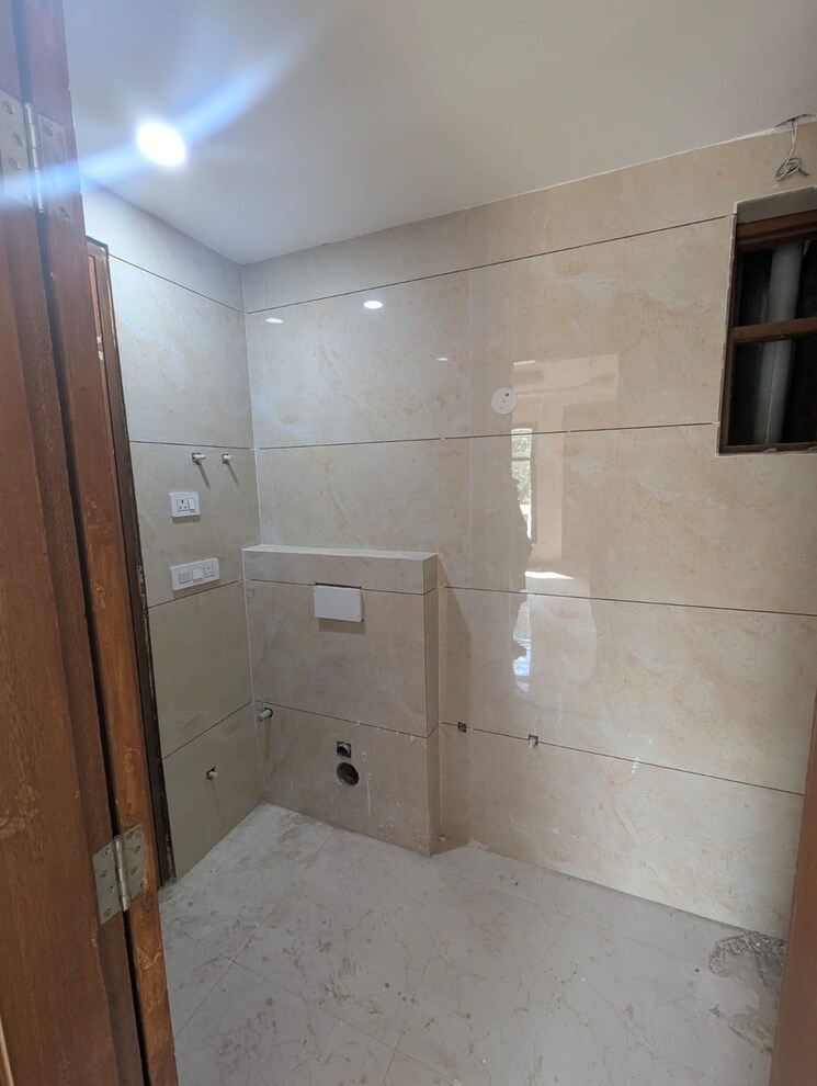 Bathroom, bptp-district-3 3 Bedroom 2700 Sq.Ft. Builder Floor In Sector 85 Faridabad 8360941