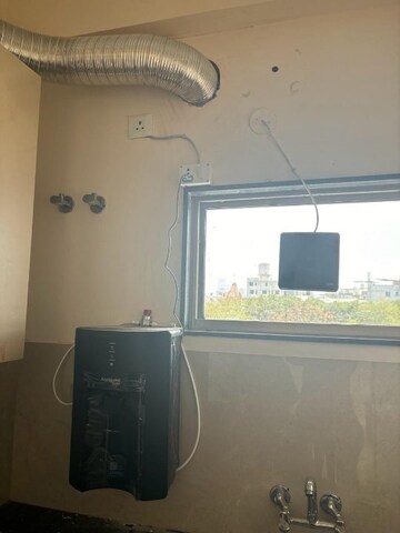 Furnished Amenities in 1.5 BHK Apartment at DLF Garden Villas, Sector 43 – for Rent
